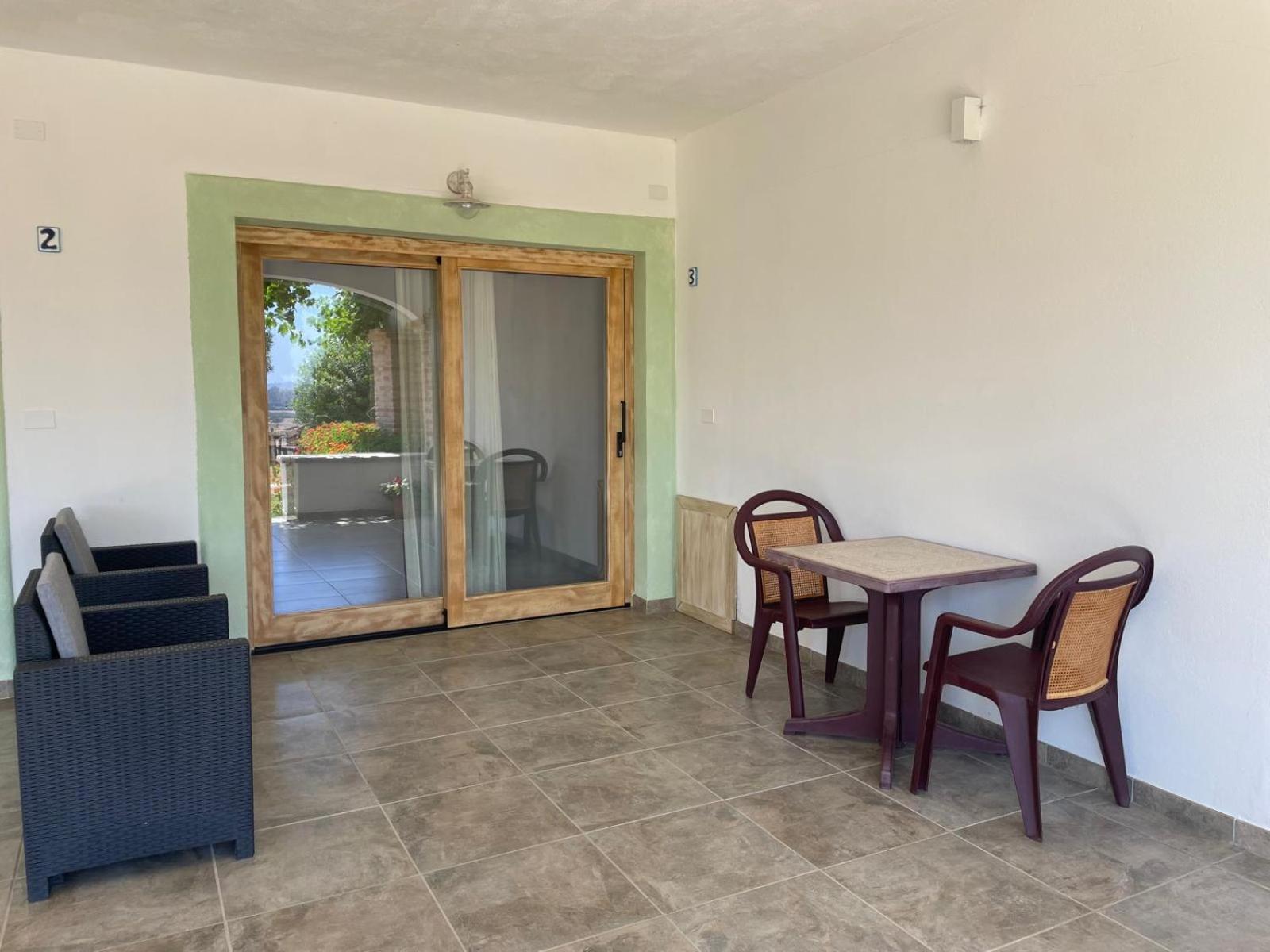Hotel Essenza Di Mirto La Caletta Habitación foto