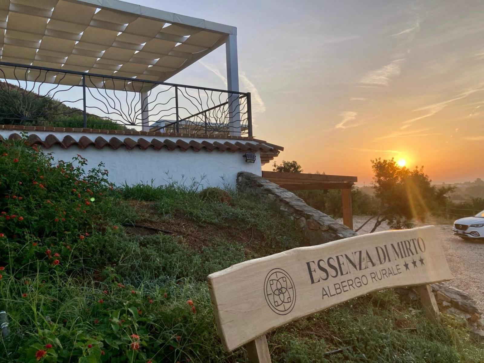 Hotel Essenza Di Mirto La Caletta Exterior foto