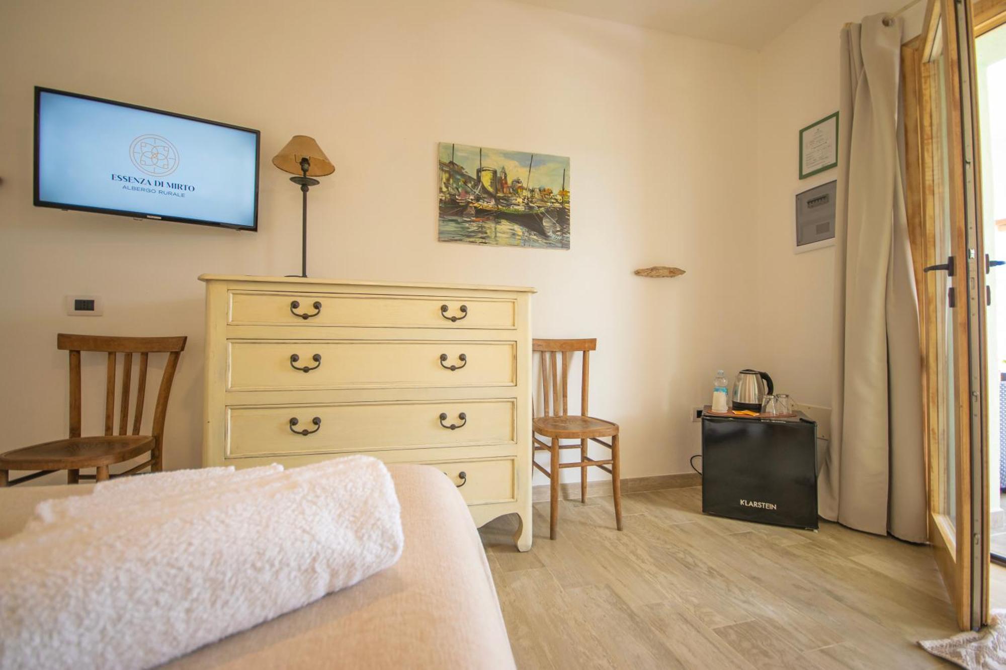 Hotel Essenza Di Mirto La Caletta Habitación foto