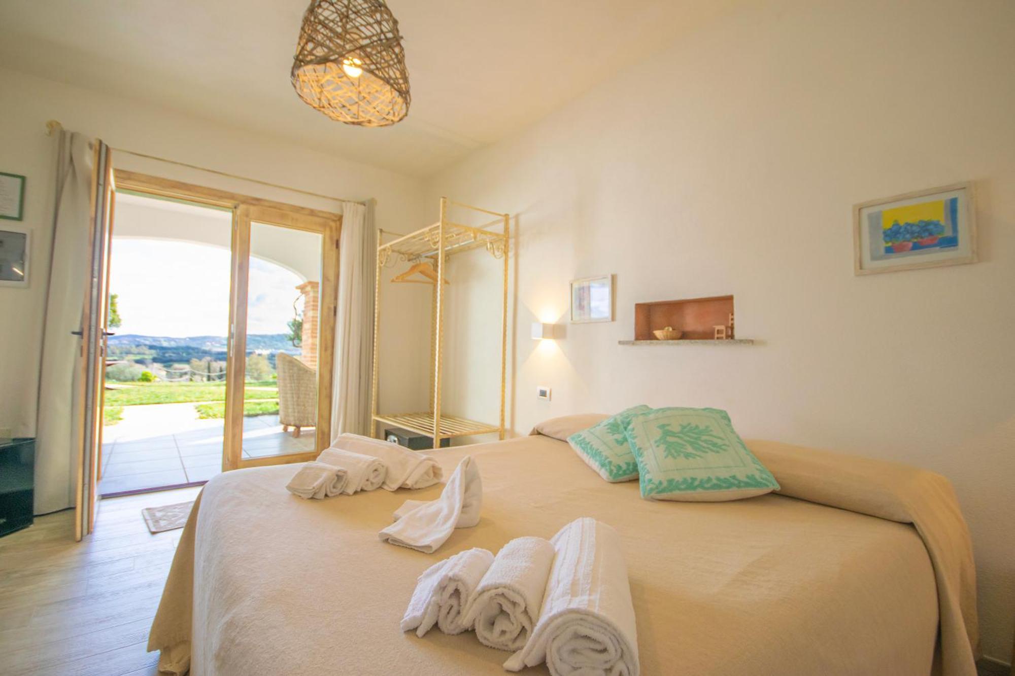 Hotel Essenza Di Mirto La Caletta Habitación foto