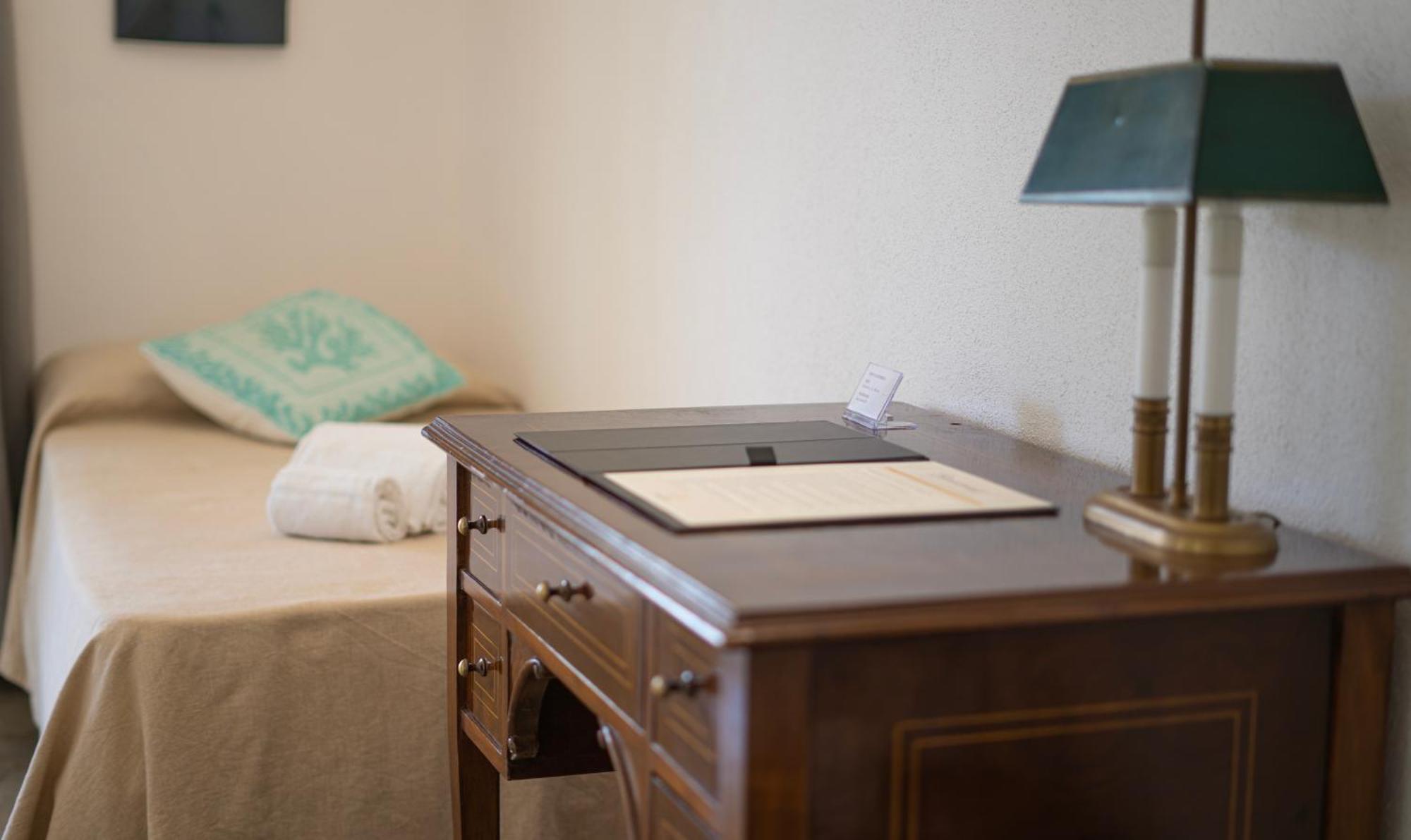 Hotel Essenza Di Mirto La Caletta Habitación foto